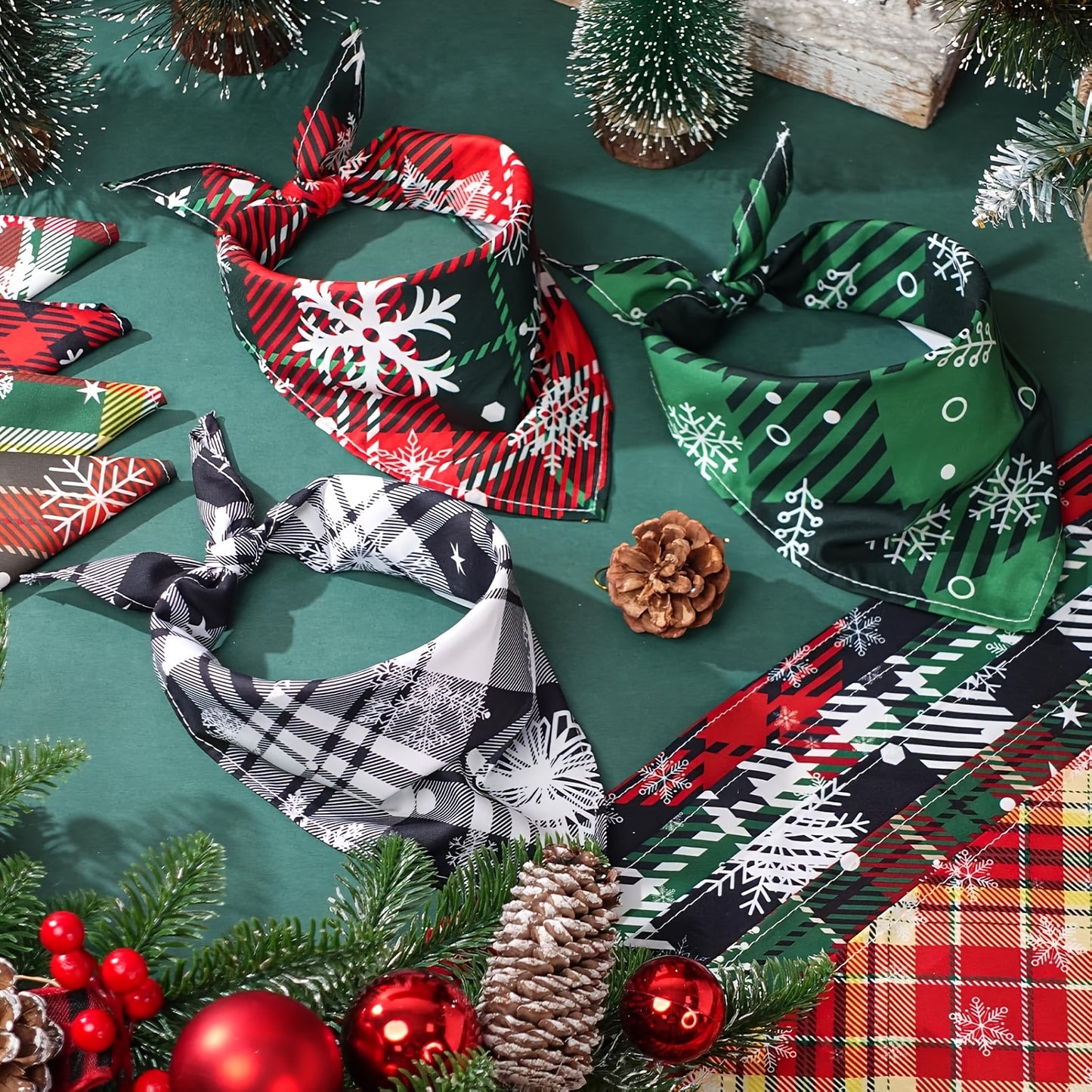 60pcs Christmas Snowflake Plaid Dog Bandanas Bulk Holiday Dog Scarf Bibs Puppy Bandanas Adjustable Washable Kerchief PET Costume Accessories Grooming Supplies for Small to Large Cats Dogs, Festive Pet Wear, Seasonal Pet Fashi