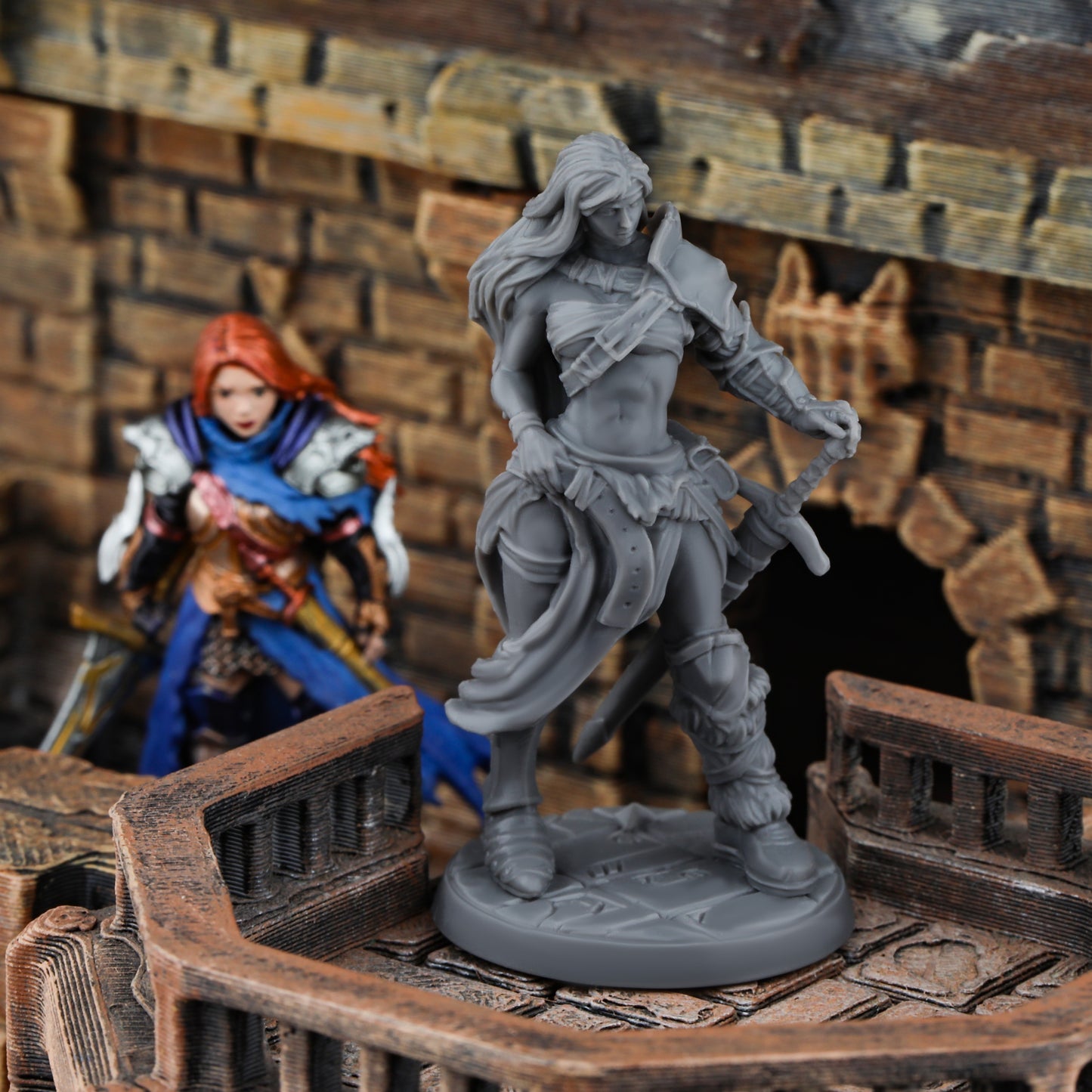 OMGLOBAL 25mm Female Barbarian RPG Miniature Figurine - Gray Resin Heroine with Sword and Axe, Perfect for Tabletop Role-Playing Games, Halloween, and Christmas Accessories