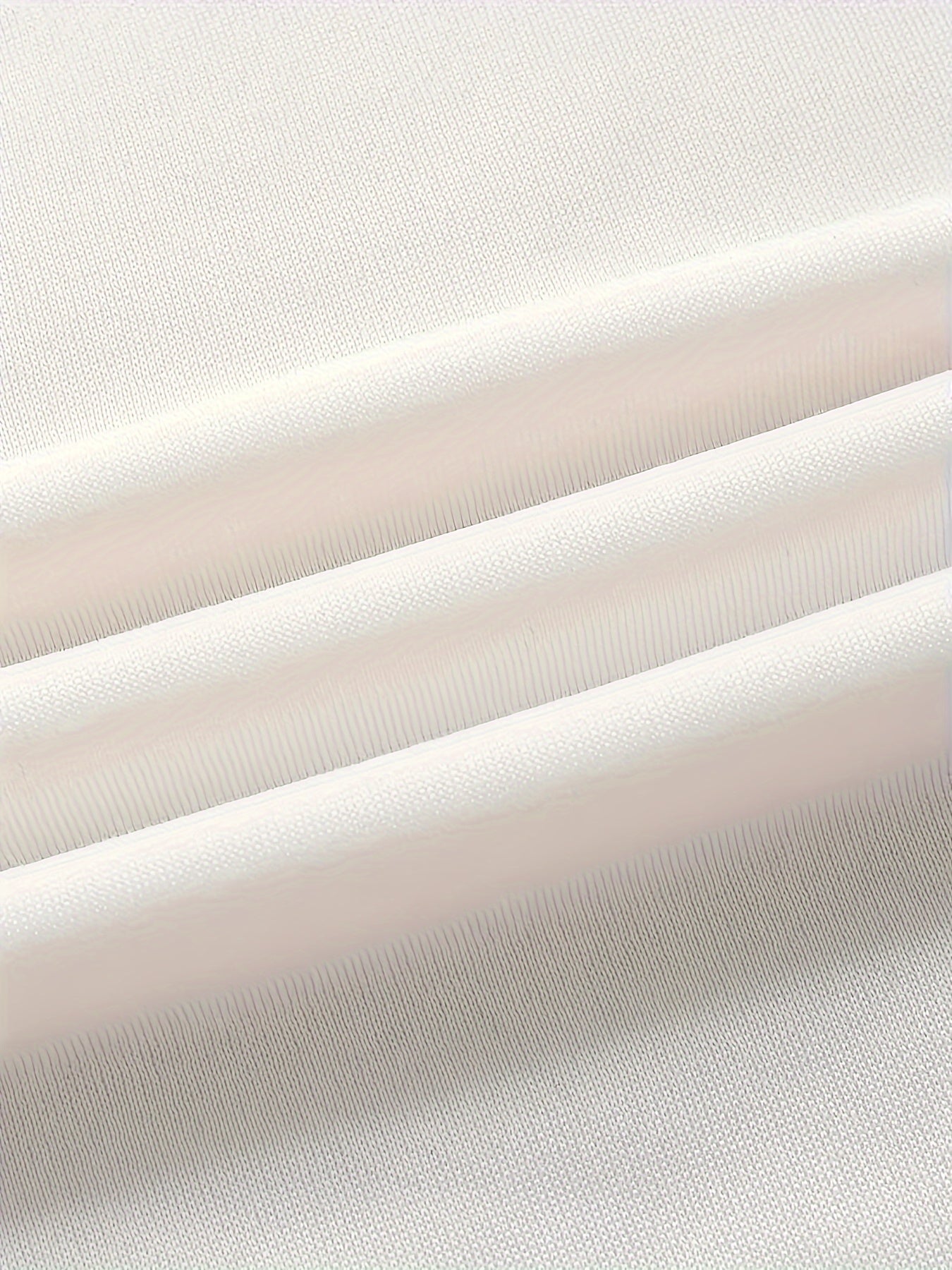 Women's White Christmas Crewneck Sweatshirt with "SANTA's FAVORITE" Red Lettering - Casual Round Neck Long Sleeve Holiday Sweater, Machine Washable All-Season Casual Wear, Festive Winter Party Outfit & Everyday Winter Clothin